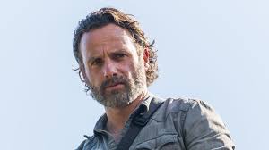 After getting interested in acting, he spent one summer studying drama at the national youth theatre in london. Andrew Lincoln Teases Killer Rivalry With Negan In The Walking Dead Season 8
