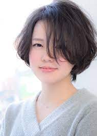 エラ張り顔に似合う髪型とは 小顔に見せる方法と前髪を作る時に気をつけたい3つのポイント ヘッドスパ トリートメントが人気 吉祥寺の美容室miles by the ra ダメージを抑えたカラーが得意なミレス バイ テラ ヘアスタイリング 髪型 前髪