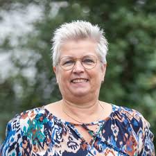 Vanaf heden sta ik als zzp ingeschreven bij de kvk! Ik wil graag met jullie  delen dat ik recentelijk een nieuwe uitdaging ben aangegaan door  gedeeltelijk als zelfstandige te gaan werken onder