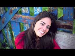 Cantora Beatriz Olha Eu Aqui Lançamento 2009 Rafaela Pinho Entrego A Ti Youtube Rafaela Pinho Pinha Musica