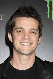 Reparto de Nuevos rebeldes (película 1989). Dirigida por Hugh Hudson