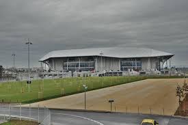 C'est le lieu idéal pour une journée relaxante et pour découvrir ce quartier qui ne manque pas de choses à voir. Grande Stade De Lyon Stadium Franglais Features Building