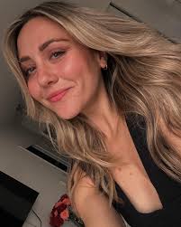 Hello, hello Instagram community I just wanted to (re)introduce myself &  express a whole lot of gratitude 🙏 Whether you've been a private client of  mine, have lifted with me in the