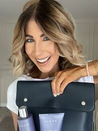 She's a MONAT Girl now.. Let's start with abit of cheese.. but seriously  I'm so excited to announce I've partnered with @monatukieofficial a non  toxic, premium haircare brand that focuses