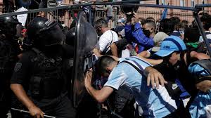 No le importa la muerte del pueblo el camino de sus vida está sembrado de muertos, opinó la titular de la asociación de madres de plaza de mayo. Hebe De Bonafini Responsabilizo A Horacio Rodriguez Larreta Por Los Incidentes En El Adios A Diego Maradona Sociedad El Intransigente