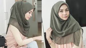 Siapa kata penggayaan tudung bawal hanya terhadap kepada satu atau dua cara sahaja? Cara Bawa Diamond Tudung Ke Depan Youtube