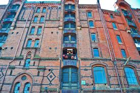 Tausende wohnungen mussten den lagerhäusern weichen. Die Speicherstadt Der Grosste Teppichumschlagplatz Der Welt
