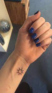 Mini Tatouage Soleil Tatouage Du Poignet Sun Tattoo Mini Sun Tattoo Sun Tattoos