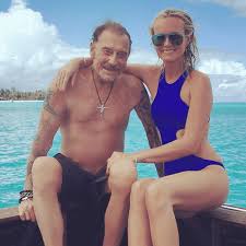 Laeticia hallyday, 42, became the fourth and final wife of hallyday, who was 32 years her senior, in 1996 when she was 21. Laeticia Hallyday Refusait De Quitter Le Chevet De Johnny Hallyday Mce Tv