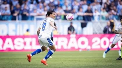Kaio Jorge marca tr&ecirc;s, e Cruzeiro vence o Gr&ecirc;mio de virada no Brasileir&atilde;o | CNN Brasil