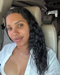 Is it really a selfie if you don't tilt your head? 🤔 #watchjazzy  #bestfriendinyourhead