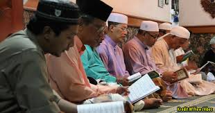 Pantang larang orang melayu tradisional merupakan kepercayaan masyarakat melayu zaman lampau berkaitan dengan adat dan budaya warisan nenek moyang. 27 Adat Resam Dan Pantang Larang Melayu Orang Masih Buat Lagi Ke Soscili