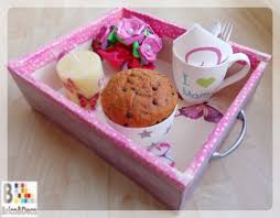 Como Hacer Regalos Economicos Para El Dia De La Madre Manualidades Para El Dia De La Madre Bandeja De Desayuno Desayuno Para Mama Recetas De Comida