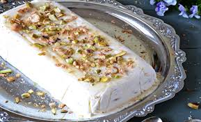 Dolci della tradizione, garanzia di qualità. Semifreddo Al Torrone La Ricetta Del Dolce Natalizio Leitv