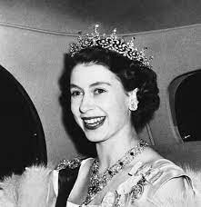 Radiant At Age 23 Princess Elizabeth Arrives At The French Embassy In London To Attend A State Banquet O Queen Elizabeth Princess Elizabeth Queen Elizabeth Ii