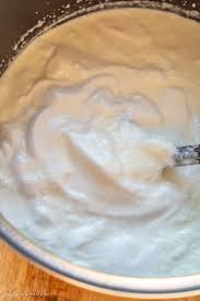 În cel cu fructe nu stiu ce adifianti, fructele nu totdeauna sînt fructe, arome iesite proaspat de pe masa laboratoarelor. Cum Se Face Iaurtul De CasÄ Simplu Cremos 100 Natural Bucate Aromate