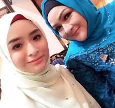 Ternyata kerinduan ziela jalil terhadap arwah suaminya masih lagi tebal di benak hatinya. Anak Ziela Jalil Bertunang Gelaran Datuk Suntik Semangat Baharu Kepada Ziela Jalil Difahamkan Bayi Tersebut Dilahirkan Sama Dengan Tarikh Lahir Arwah Suaminya Zeucygt