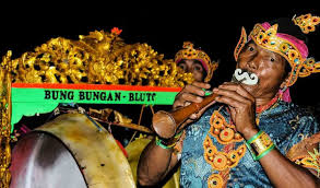 Salah satu contohnya adalah musik ansambel tradisional indonesia. 8 Alat Musik Tradisional Jawa Timur Yang Kamu Harus Tahu Bukareview
