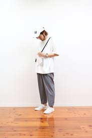 180701 mujilaboはコーデに織り交ぜるくらいがちょうどいい そして今回はファストファッションマストバイ 使っているアイテム tシャツ と サコッシュ に注目です こちらは muji laboのアイテム 無印良品のハイエンドライン と ファッション メンズ