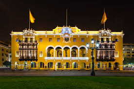 Flights from the united states generally arrive to lima peru late in the the best place to stay in lima peru is definitely the miraflores area. Palacio Municipal Rathaus In Lima Peru Franks Travelbox