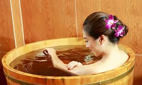 Bồn Tắm Gỗ Ngâm Thảo Dược – Chăm Sóc Sức Khỏe Toàn Diện