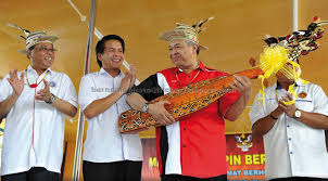 Biasanya hasapi digunakan sebagai pengiring acara pernikahan. Ahmad Zahid Beri Jaminan Beliau Akan Memastikan Setiap Janji Kepada Sarawak Ditunaikan