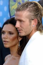In diesem artikel erfahren sie über einige stilvolle haarschnitte mit vielen sorten. David Beckham Geht In Rente Doch Dem Hype Um Die Familie Beckham Tut Das Sicher Keinen Abbruch Mit Dem Powerpaar Becks Und Vic Wird Sich Auch Weiterhin Viel Geld Machen Lassen
