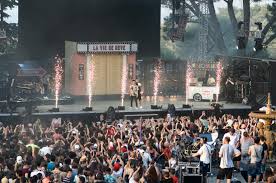 Rien n'arrête les deux frères toulousains, florian et olivio. Les Deferlantes Bigflo Et Oli Enc Ulent La Canicule Et Signent L Une Des Plus Belles Performances De La Journee