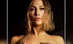 Amid speculation about her relationship with alex rodriguez, jennifer lopez made it clear she was enjoying her sunday solo while soaking up the sun and pool in the dominican republic. Jennifer Lopez 51 Showcases Her Jaw Dropping Figure While Completely Naked In Racy Instagram Video Daily Mail Online