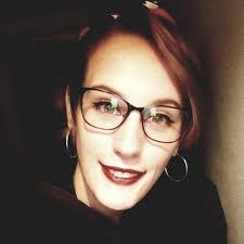 Amber Lapp's Instagram, Twitter & Facebook