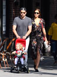 Star of numerous hollywood blockbusters who was revealed as a talented singer and musician with his remake of a star is born. Bradley Cooper Das Ist Die Liste Seiner Verflossenen