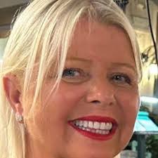 Maxine Farrell's Instagram, Twitter & Facebook