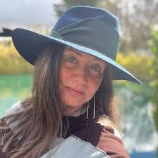 Barbara Cully's Instagram, Twitter & Facebook