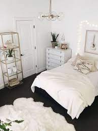 To make that luxury all the cozier, pair it with a bright white duvet cover. 9 Cozy Bedrooms That Will Help You Face The Winter In A Dreamy Way Daily Dream Decor