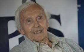 Na rozdíl od něj je ale miroslav zikmund mladší nejšťastnější, když krajinu a země projíždí ve vlaku. Tuknete Si S Celebritou Cestovatel Miroslav Zikmund Slavi 98 Ahaonline Cz