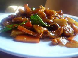 Tumis bawang besar dan bawang putih sampai layu. Daging Masak Paprik Senang Dan Mudah Resepi Masakan Malaysia