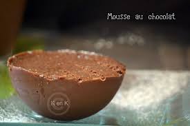 Une Mousse Au Chocolat Dans Une Coque De Chocolat Mousse Au Chocolat Alimentation Chocolat