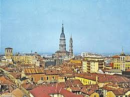 Controlla ora la tua città con le immagini delle webcam in tempo reale, i video e le foto dei reporter. Novara Town In Piedmont Italy