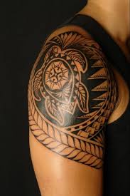 Si estás pensando en hacerte tu primer tatuaje, quizá estés considerando el hombro como una opción posible. 1001 Ideas De Tatuajes Maories Y Su Significado En La Cultura Polinesia Tatuaje Maori Disenos De Tatuaje Polinesio Tatuaje Maori Hombro