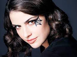Email (will not be published) *. Vous Allez A Une Fete Costumee Pour Un Regard Felin A La Fois Effrayant Et Elegant Misez Sur L Maquillage Yeux Halloween Maquillage Araignee Toile D Araignee
