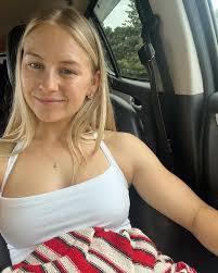 Dayna Rae's Instagram, Twitter & Facebook