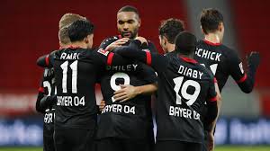 Full squad information for bayer leverkusen, including formation summary and lineups from recent games, player profiles and team news. Fussball Bundesliga Leverkusen Schiesst Sich An Die Tabellenspitze Tagesschau De