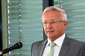 Gegen den landrat des landkreises ahrweiler, jürgen pföhler (cdu), wurden wegen der flutkatastrophe vor rund drei wochen ermittlungen aufgenommen. Kreis Neuwied Wahlt Landrat Hallerbach Gewinnt Nr Kurier De