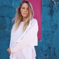 Sara carreira vai ser homenageada este sábado, a partir das 18h00, por david carreira. Tony Carreira Reza No Santuario De Fatima Com A Familia No Natal A Ferver Vidas