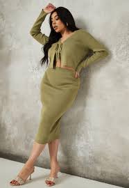 Jupes droites chics, jupes patineuses très flatteuses ainsi que des jupes en tulle très féminines de tendance. Jupe Grande Taille Jupe Femme Ronde Missguided