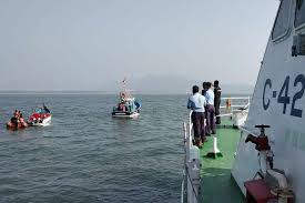 at least 30 people died in the sinking