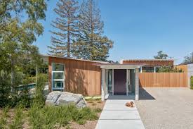 Cedar Clad Home In Silicon Valley Enables Californian Outdoor Lifestyle California Homes American Houses Old Farm Houses
