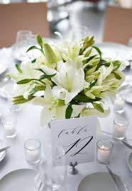 Crisp White Lily Centerpiece At The Bk Botanical Garden Atrium Modern White Lily Centerp Lily Centerpieces Calla Lily Centerpieces Wedding Floral Centerpieces