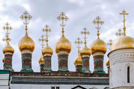 Der moskauer kreml mit seiner mächtigen mauer und den zwiebelturmgeschmückten kirchen gilt als symbol für russland und für macht und pracht der ehemaligen zaren. Bilder Kreml In Moskau Russland Franks Travelbox
