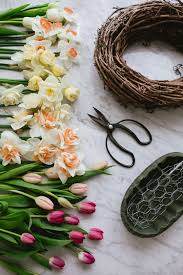 Use the best boutonnière flowers for wiring. 9 Flower Arranging Tips From A Floral Designer Pro Jojotastic